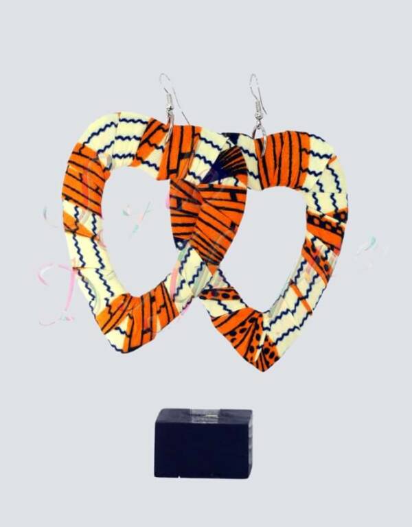 Boucles d'oreilles cœur orange femme wax africain ethnique. bijoux wax femme africaine, bijoux fantaisie, breloque africaine, bijoux ethniques, bijoux bohème, bijoux traditionnel chic