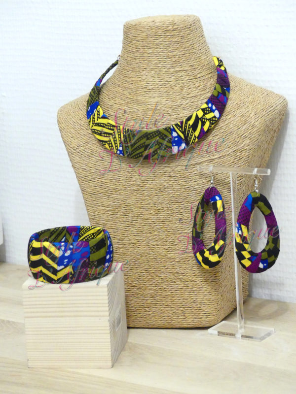 ensemble boucle d'oreille collier et bracelet wax africain ankara. boucles d'oreilles pendantes wax tissu ankara. boucles d'oreilles créoles femme wax africain ethnique. bijoux wax femme africaine, bijoux fantaisie, breloque africaine, bijoux ethniques, bijoux bohème, bijoux traditionnel chic