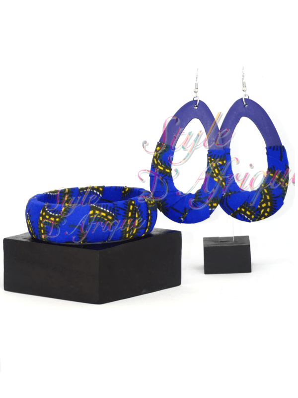 ensemble boucle d'oreille collier et bracelet wax africain ankara. boucles d'oreilles pendantes wax tissu ankara. boucles d'oreilles créoles femme wax africain ethnique. bijoux wax femme africaine, bijoux fantaisie, breloque africaine, bijoux ethniques, bijoux bohème, bijoux traditionnel chic