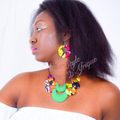 parure collier ras de cou forme fleur avec boucles d'oreilles en wax africain