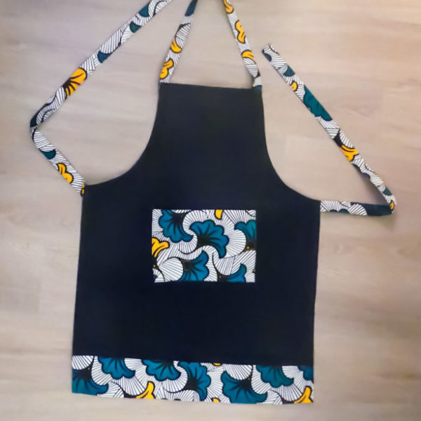 tablier de cuisine en tissu africain wax ou bogolan pour ménage et cooking. Tenue de travail et de divertissement.