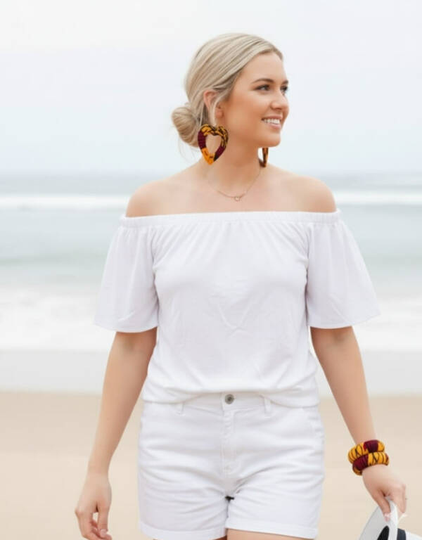 ensemble boucle d'oreille collier et bracelet wax africain ankara. boucles d'oreilles pendantes wax tissu ankara. boucles d'oreilles créoles femme wax africain ethnique. bijoux wax femme africaine, bijoux fantaisie, breloque africaine, bijoux ethniques, bijoux bohème, bijoux traditionnel chic