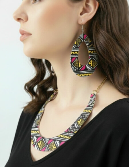 ensemble boucle d'oreille collier et bracelet wax africain ankara. boucles d'oreilles pendantes wax tissu ankara. boucles d'oreilles créoles femme wax africain ethnique. bijoux wax femme africaine, bijoux fantaisie, breloque africaine, bijoux ethniques, bijoux bohème, bijoux traditionnel chic