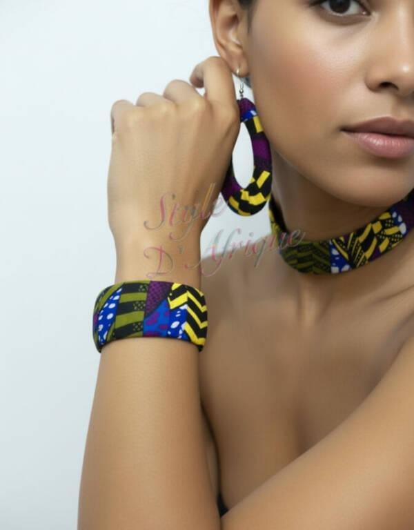 bracellet wax ankara africain ensemble boucle d'oreille collier et bracelet wax africain ankara. boucles d'oreilles pendantes wax tissu ankara. boucles d'oreilles créoles femme wax africain ethnique. bijoux wax femme africaine, bijoux fantaisie, breloque africaine, bijoux ethniques, bijoux bohème, bijoux traditionnel chic