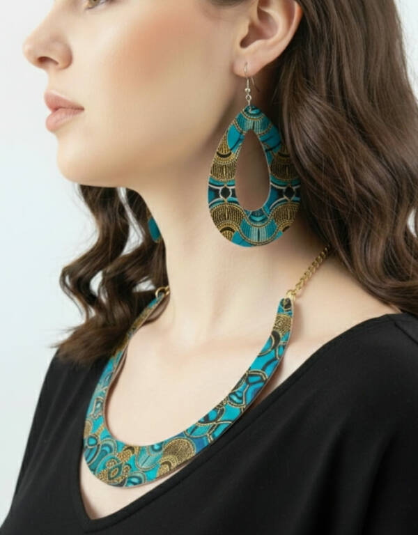 ensemble boucle d'oreille collier et bracelet wax africain ankara. boucles d'oreilles pendantes wax tissu ankara. boucles d'oreilles créoles femme wax africain ethnique. bijoux wax femme africaine, bijoux fantaisie, breloque africaine, bijoux ethniques, bijoux bohème, bijoux traditionnel chic