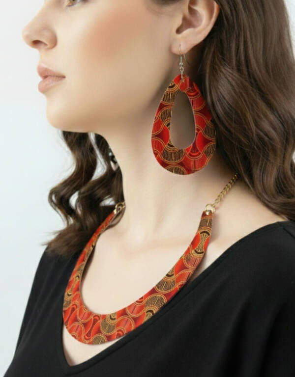 ensemble boucle d'oreille collier et bracelet wax africain ankara. boucles d'oreilles pendantes wax tissu ankara. boucles d'oreilles créoles femme wax africain ethnique. bijoux wax femme africaine, bijoux fantaisie, breloque africaine, bijoux ethniques, bijoux bohème, bijoux traditionnel chic