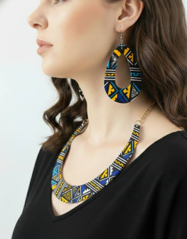 ensemble boucle d'oreille collier et bracelet wax africain ankara. boucles d'oreilles pendantes wax tissu ankara. boucles d'oreilles créoles femme wax africain ethnique. bijoux wax femme africaine, bijoux fantaisie, breloque africaine, bijoux ethniques, bijoux bohème, bijoux traditionnel chic