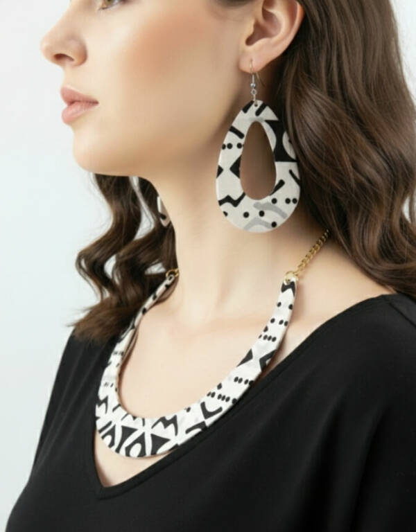 ensemble boucle d'oreille collier et bracelet wax africain ankara. boucles d'oreilles pendantes wax tissu ankara. boucles d'oreilles créoles femme wax africain ethnique. bijoux wax femme africaine, bijoux fantaisie, breloque africaine, bijoux ethniques, bijoux bohème, bijoux traditionnel chic