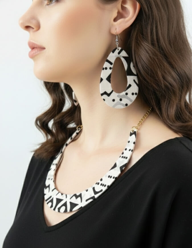 ensemble boucle d'oreille collier et bracelet wax africain ankara. boucles d'oreilles pendantes wax tissu ankara. boucles d'oreilles créoles femme wax africain ethnique. bijoux wax femme africaine, bijoux fantaisie, breloque africaine, bijoux ethniques, bijoux bohème, bijoux traditionnel chic