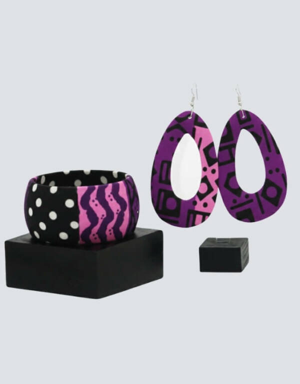 ensemble boucle d'oreille collier et bracelet wax africain ankara. boucles d'oreilles pendantes wax tissu ankara. boucles d'oreilles créoles femme wax africain ethnique. bijoux wax femme africaine, bijoux fantaisie, breloque africaine, bijoux ethniques, bijoux bohème, bijoux traditionnel chic