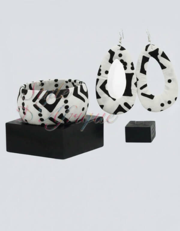 ensemble boucle d'oreille collier et bracelet wax africain ankara. boucles d'oreilles pendantes wax tissu ankara. boucles d'oreilles créoles femme wax africain ethnique. bijoux wax femme africaine, bijoux fantaisie, breloque africaine, bijoux ethniques, bijoux bohème, bijoux traditionnel chic