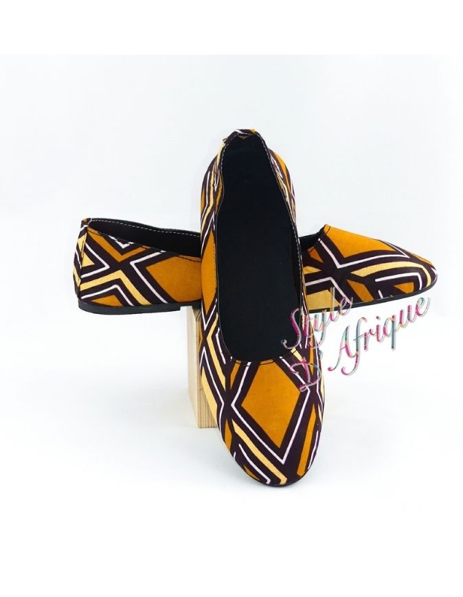 Paire de ballerines en tissu bogolan jaune et marron, taille 38, avec semelle en simili cuir